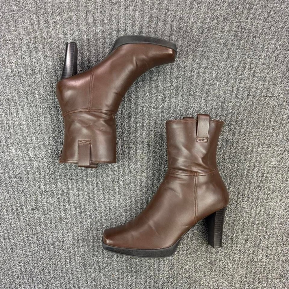 Women's Brown Leather Short Heel Square Toe Pull On Campus Boots Size 10